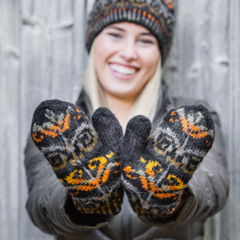 Natalia Mittens Black