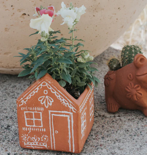 Vasanta House Planter w drainage