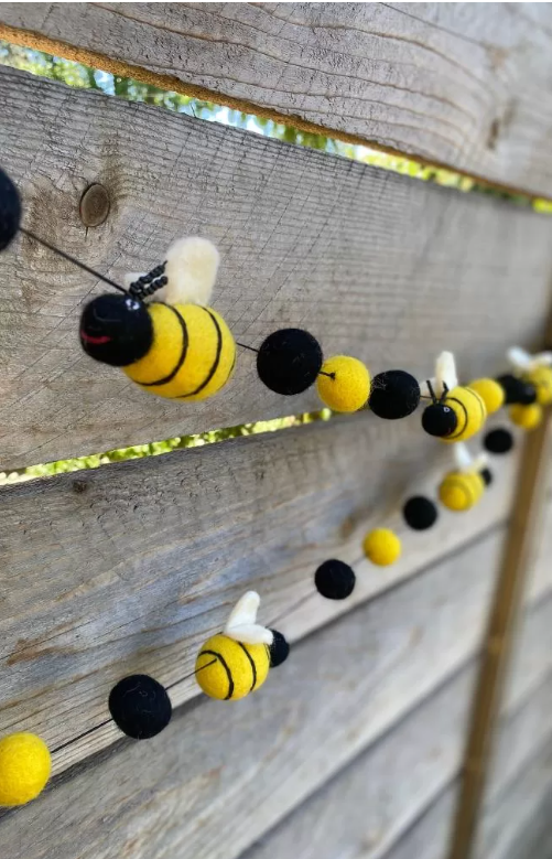 Felt bumblebee garland