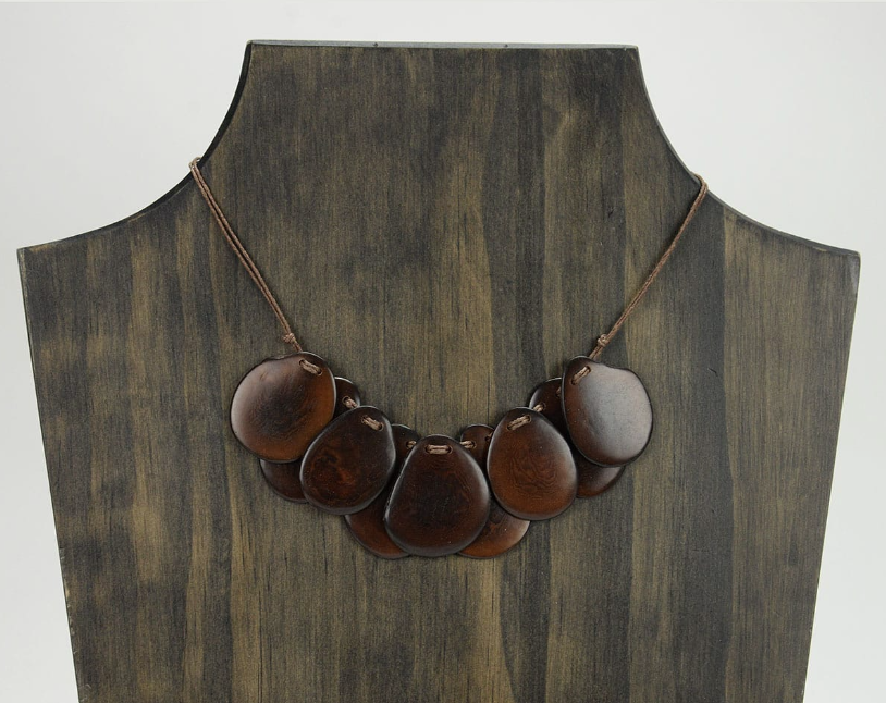 Nine Slice Necklace Brown