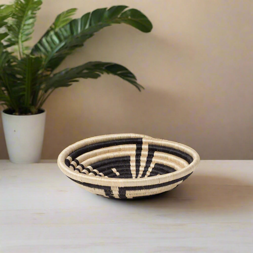 Akazi Bowl Black 7"