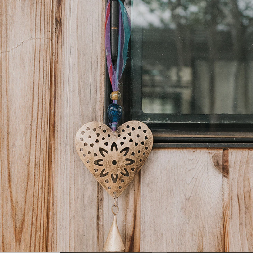 Chakshu Heart Bell w Sari Tie