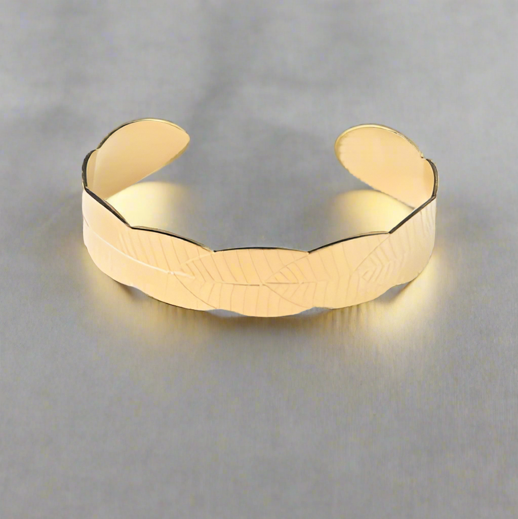 Natural Beauty golden cuff bracelet