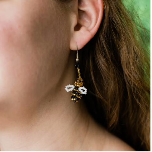 bee earrings detail image