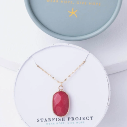 Berry & Bright Necklace in Crimson