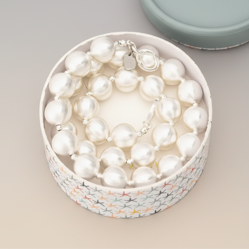 En Vogue Ball Necklace in Silver