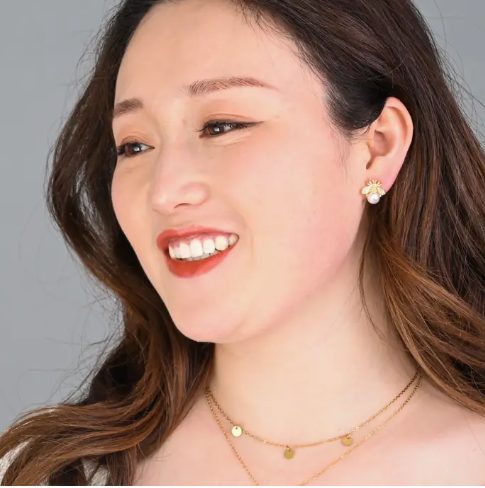Queen Bee Pearl Earrings