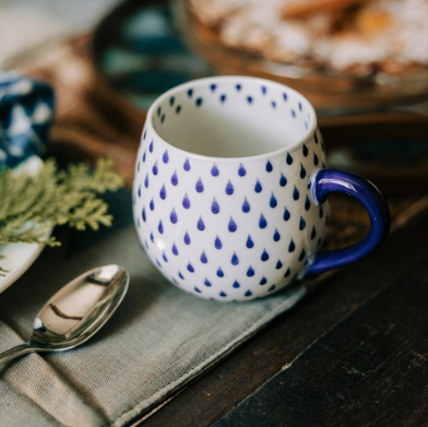 rainy day mug table