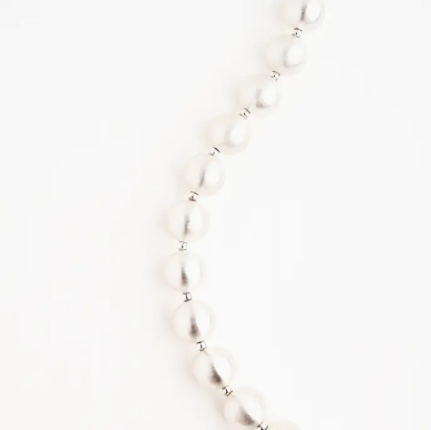 En Vogue Ball Necklace in Silver